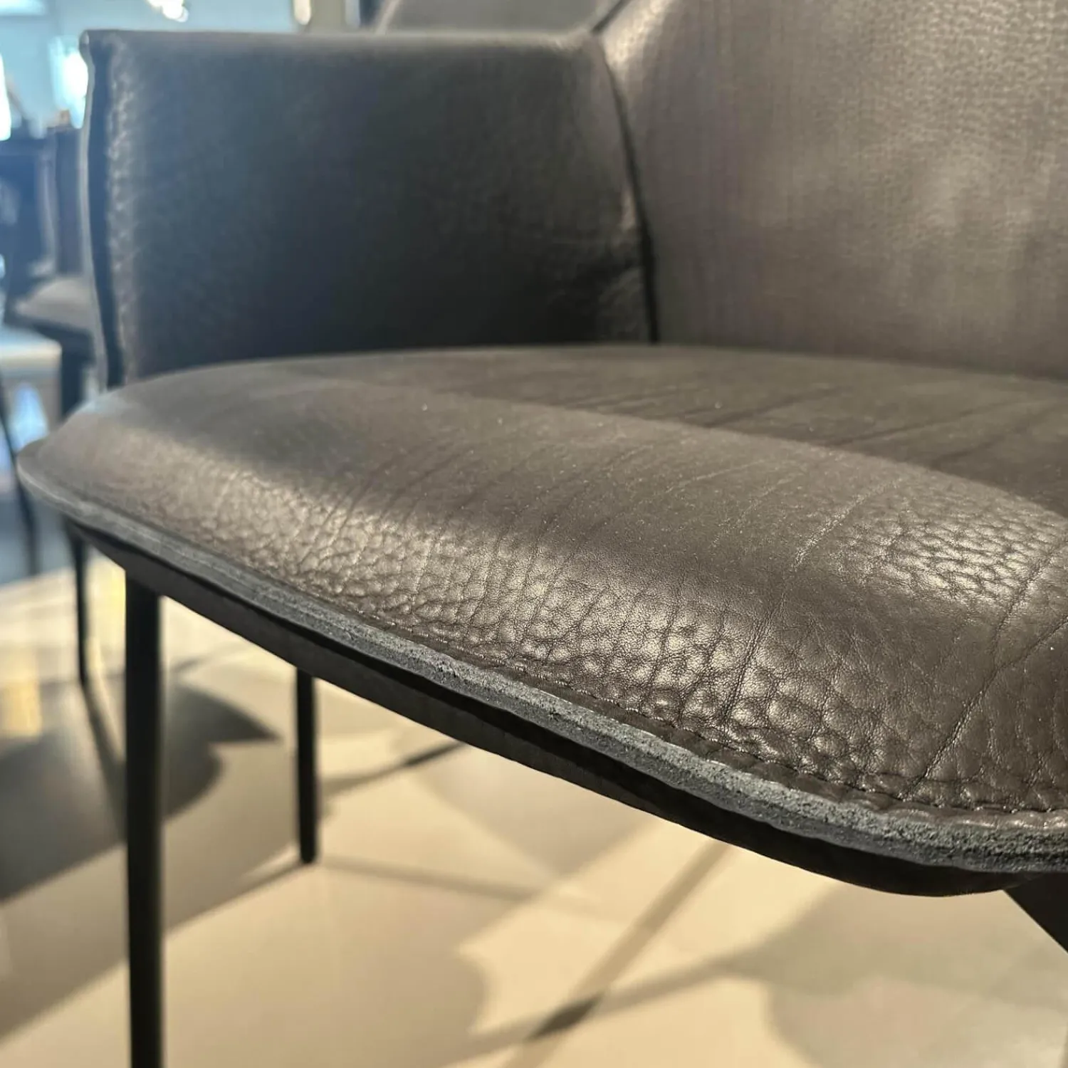 Freifrau Stuhlsets|6er Set Armlehnstuhl High Grace Leder Magnum Ebony 96001 Schwarz Gestell Stahl Schwarz