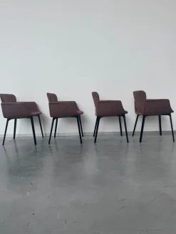 Knoll International Stuhlsets|4er Set Armlehnstuhl Sedia KN6 Stoff Harley 12 Red Brick Rot Gestell Aluminium Schwarz Lackiert