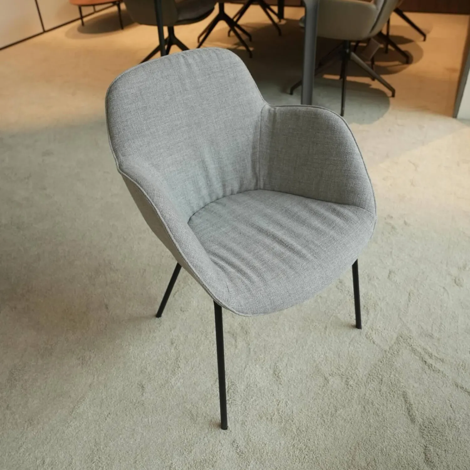 Walter Knoll Stuhlsets|2er Set Armlehnstuhl Sheru Stoff Gaia 7891 Platin Grau 4 Bein Untergestell Matt Pulverbeschichtet Schwarz