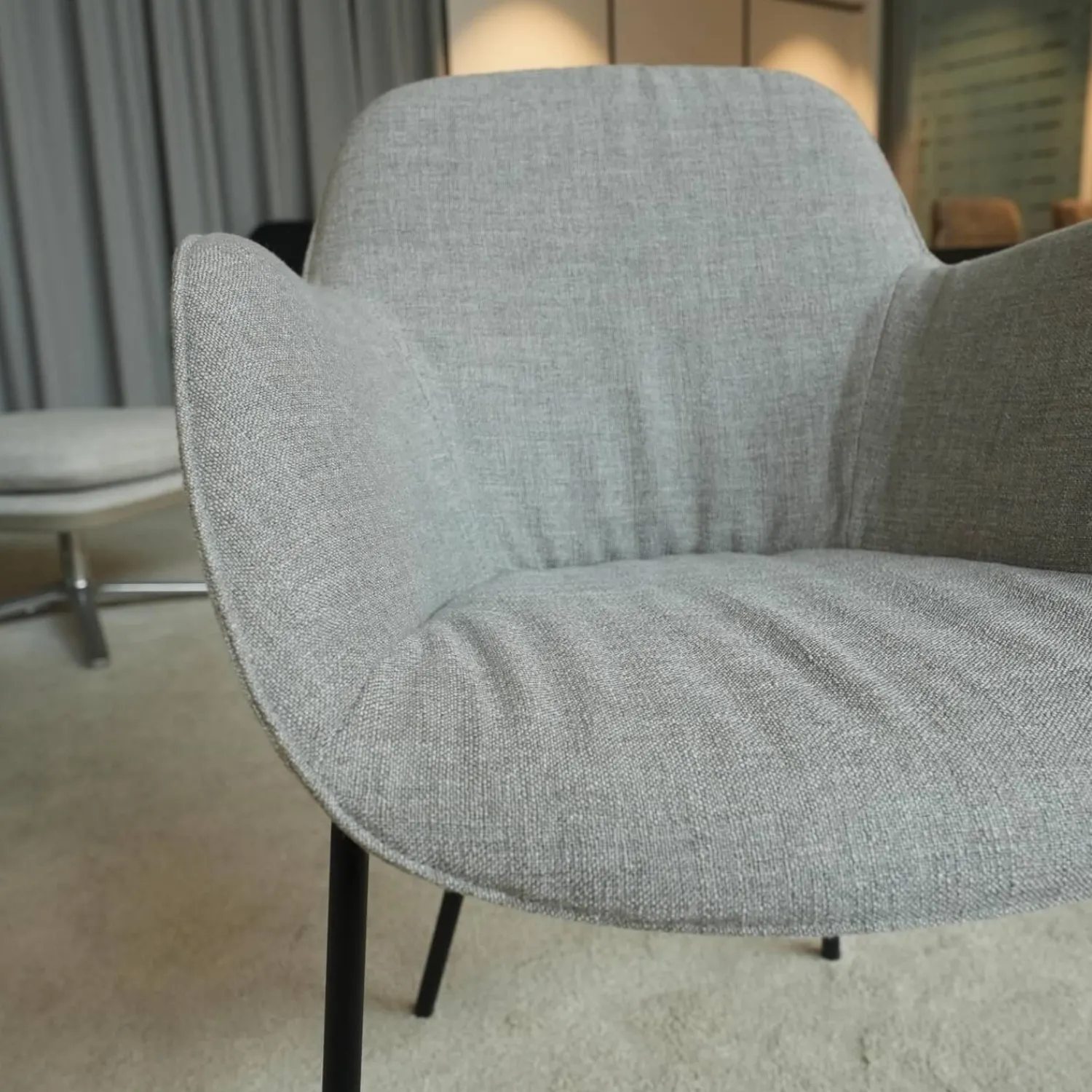 Walter Knoll Stuhlsets|2er Set Armlehnstuhl Sheru Stoff Gaia 7891 Platin Grau 4 Bein Untergestell Matt Pulverbeschichtet Schwarz