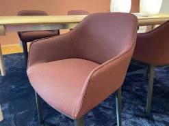 Vitra Stuhlsets|6er Set Armlehnstuhl Softshell Stoff Credo Bitter Chocolate Violett Untergestell Vierbein Basic Dark