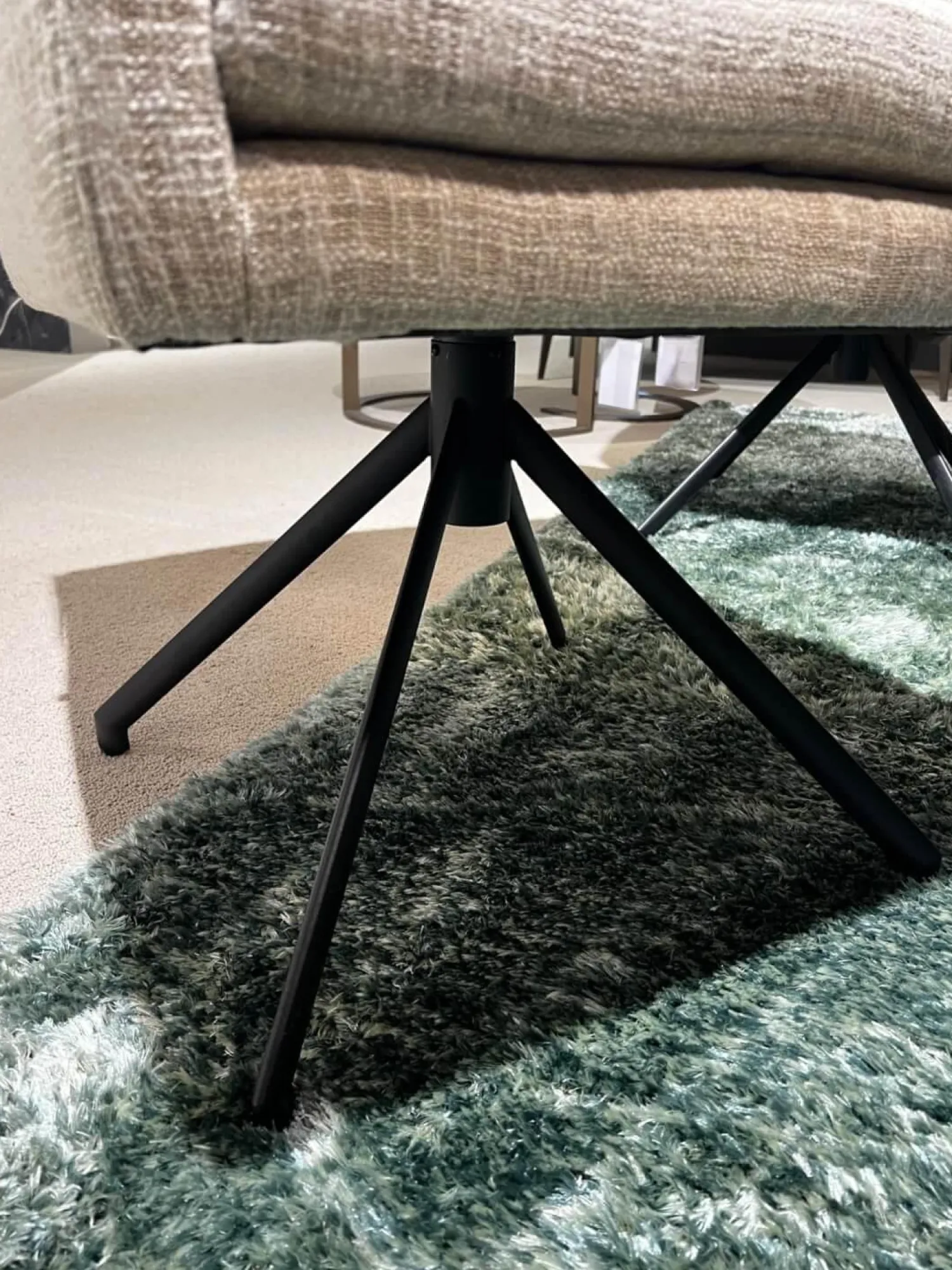 Christine Kröncke Stuhlsets|4er Set Armlehnstuhl Yuma Stoff Sama 072 Papyrus Creme Drehgestell Schwarz Pulverbeschichtet Mit Kunststoffgleitern