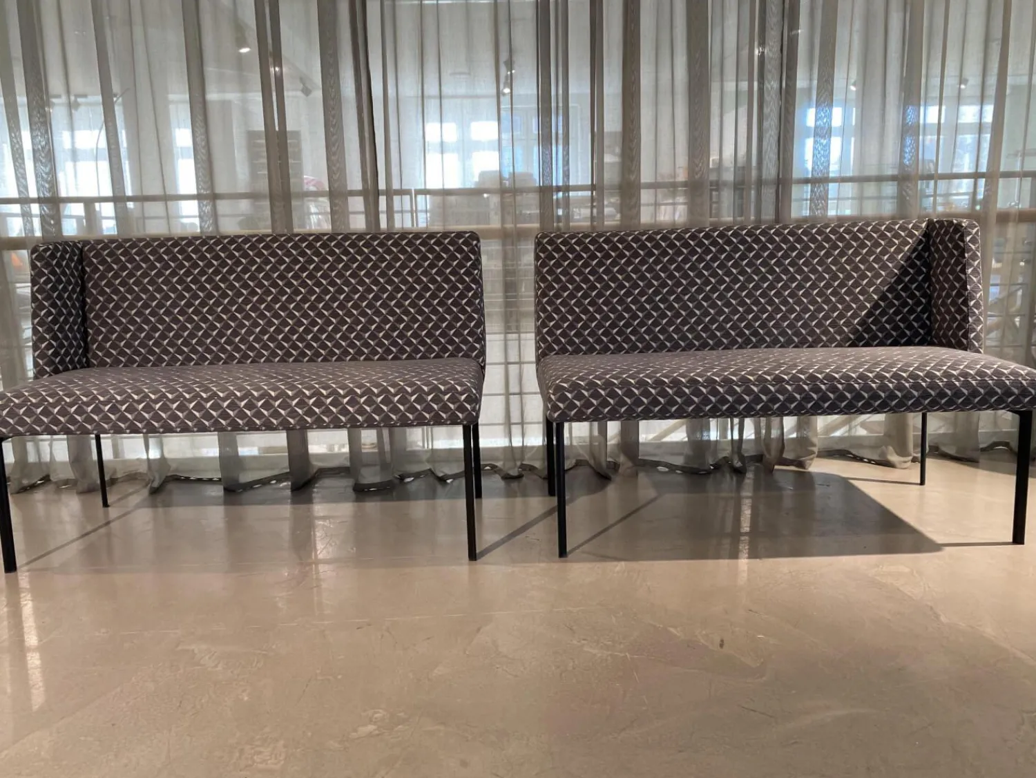 Christine Kröncke Bänke|2er Set Bank Juna Stoff Diamante Grigio Grau Fuß Stahl Schwarz Gepulvert