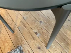 DEDON Loungemöbel|2er Set Couchtisch Izon Platte HPL Black Pepper Schwarz Gestell ALuminium Pulverbeschichtet Black Pepper Schwarz