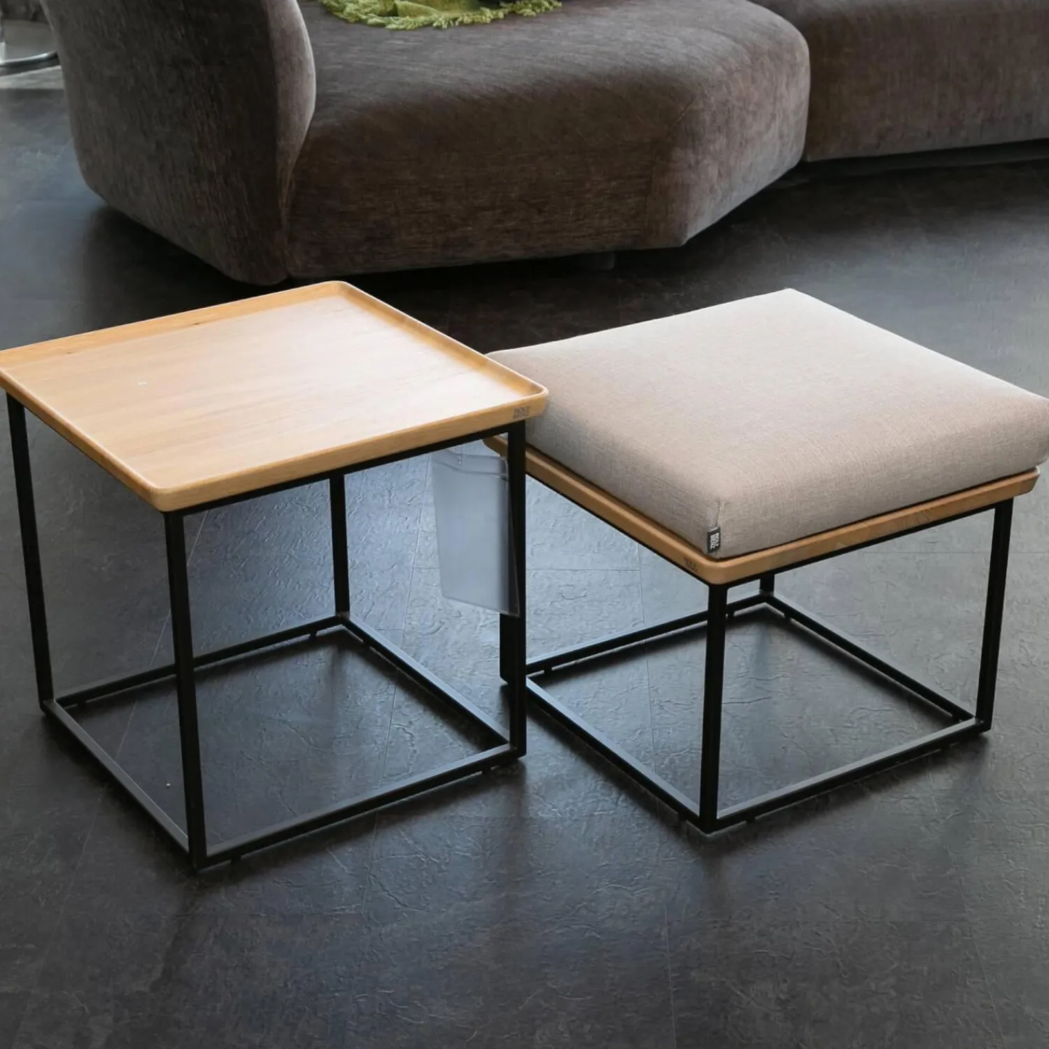 Rolf Benz Couchtische|2-er Set Couchtisch Tischplatte Massiv Eiche Farblos Lackiert Gestell Stahl Lack Matt Verkehrsschwarz RAL 9017 ohne Kissen