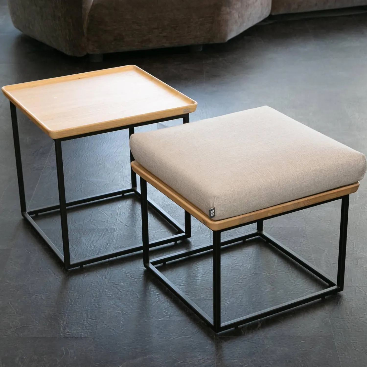 Rolf Benz Couchtische|2-er Set Couchtisch Tischplatte Massiv Eiche Farblos Lackiert Gestell Stahl Lack Matt Verkehrsschwarz RAL 9017 ohne Kissen