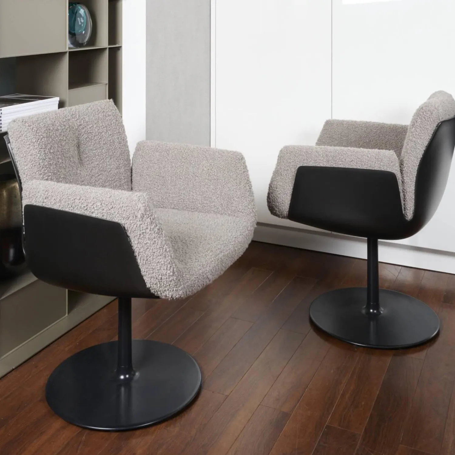 COR Stuhlsets|2-er Set Drehstuhl Alvo Stoff 14002 Hellgrau Schale Kunststoff Schwarz Tellerfuß Lack Schwarz