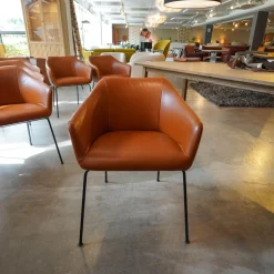 Kebe Stuhlsets|6er Set Esszimmerstuhl Leder Farbe Haselnuss Beine Metall Schwarz Lackiert