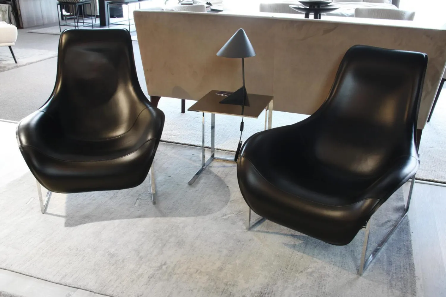 B&B Italia Loungesessel|2-er Set Loungesessel Mart Leder Schwarz Matt und Beistelltisch Simplice