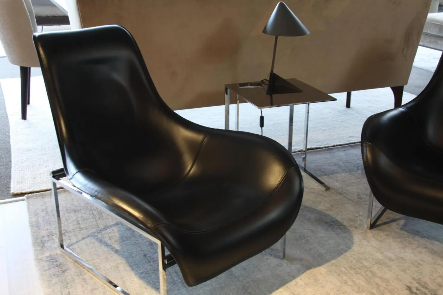 B&B Italia Loungesessel|2-er Set Loungesessel Mart Leder Schwarz Matt und Beistelltisch Simplice