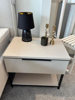 Musterring Nachttische|2er Set Nachtkonsole MR Covelo Sandglas Sand 91 Weiß Korpus Holz Weiß Griffleisten Graphit 41 Schwarz