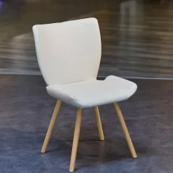 Scholtissek Stuhlsets|4er Set Polsterstuhl Kasaar Sitz Und Rücken Leder Preistige M133 Altweiß Weiß Gestell Gedrehte Holzbeine Eiche Natur Geölt