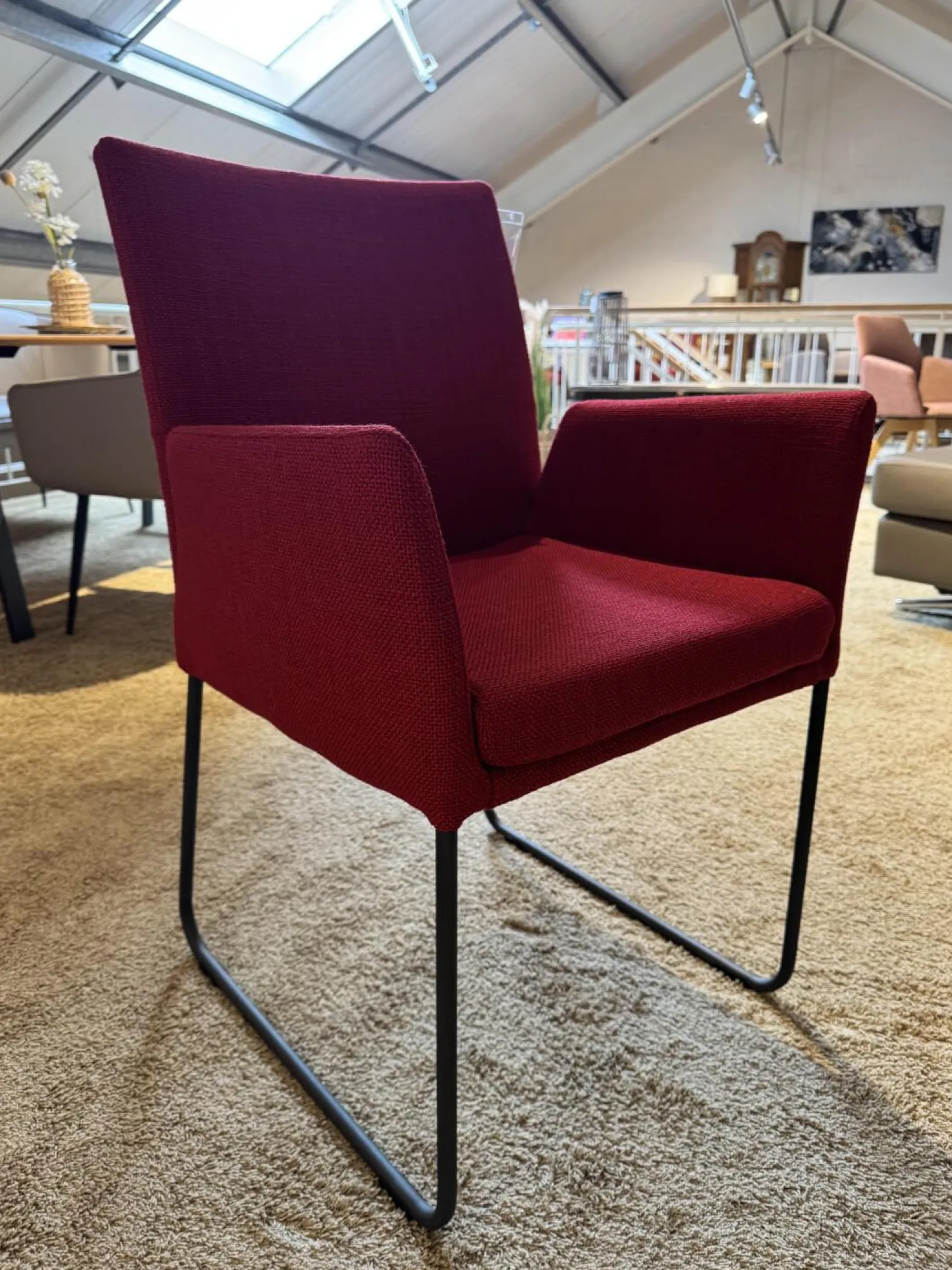 Global Stuhlsets|6er Set Saragossa Stoff Rot Verschiedene Farbtöne Gestell 2x Freischwinger Metall Schwarz Pulverbeschichtet 2x 4 Fuß Metall Schwarz Pulverbeschichtet Und 2x Kufen Metall Schwarz Pulverbschichtetet