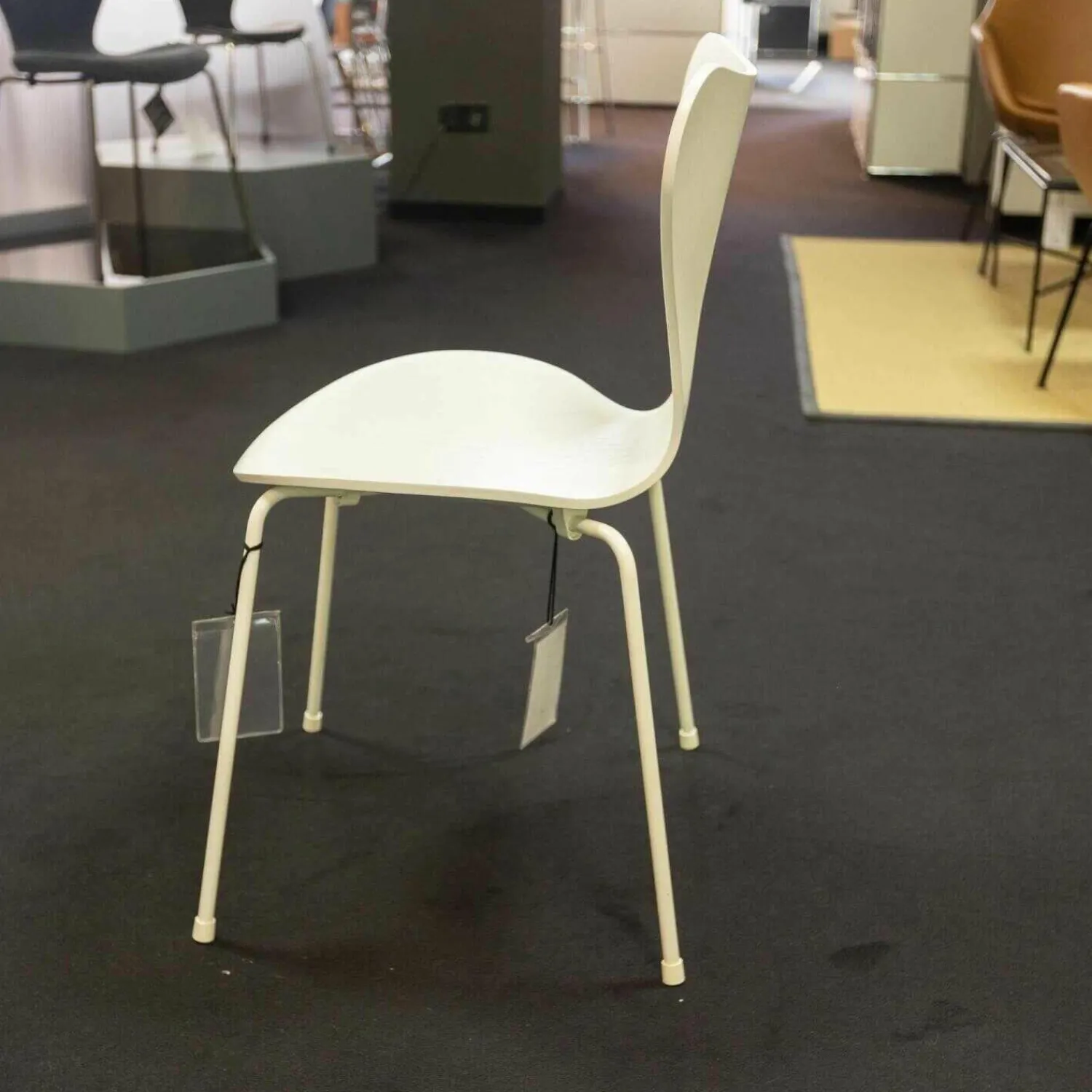 Fritz Hansen Stuhlsets|3-er Set Serie 7 Eiche Natur Ulme Natur Und Esche Weiß Gefärbt Stapelbar