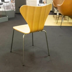 Fritz Hansen Stuhlsets|3-er Set Serie 7 Eiche Natur Ulme Natur Und Esche Weiß Gefärbt Stapelbar