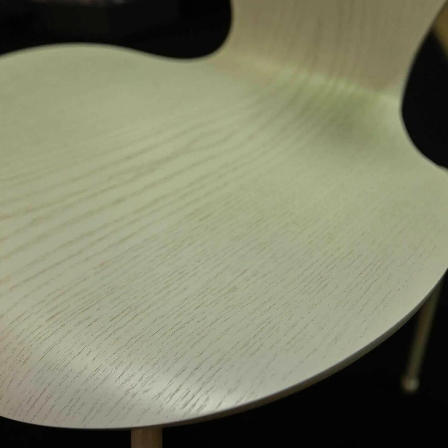 Fritz Hansen Stuhlsets|3-er Set Serie 7 Eiche Natur Ulme Natur Und Esche Weiß Gefärbt Stapelbar