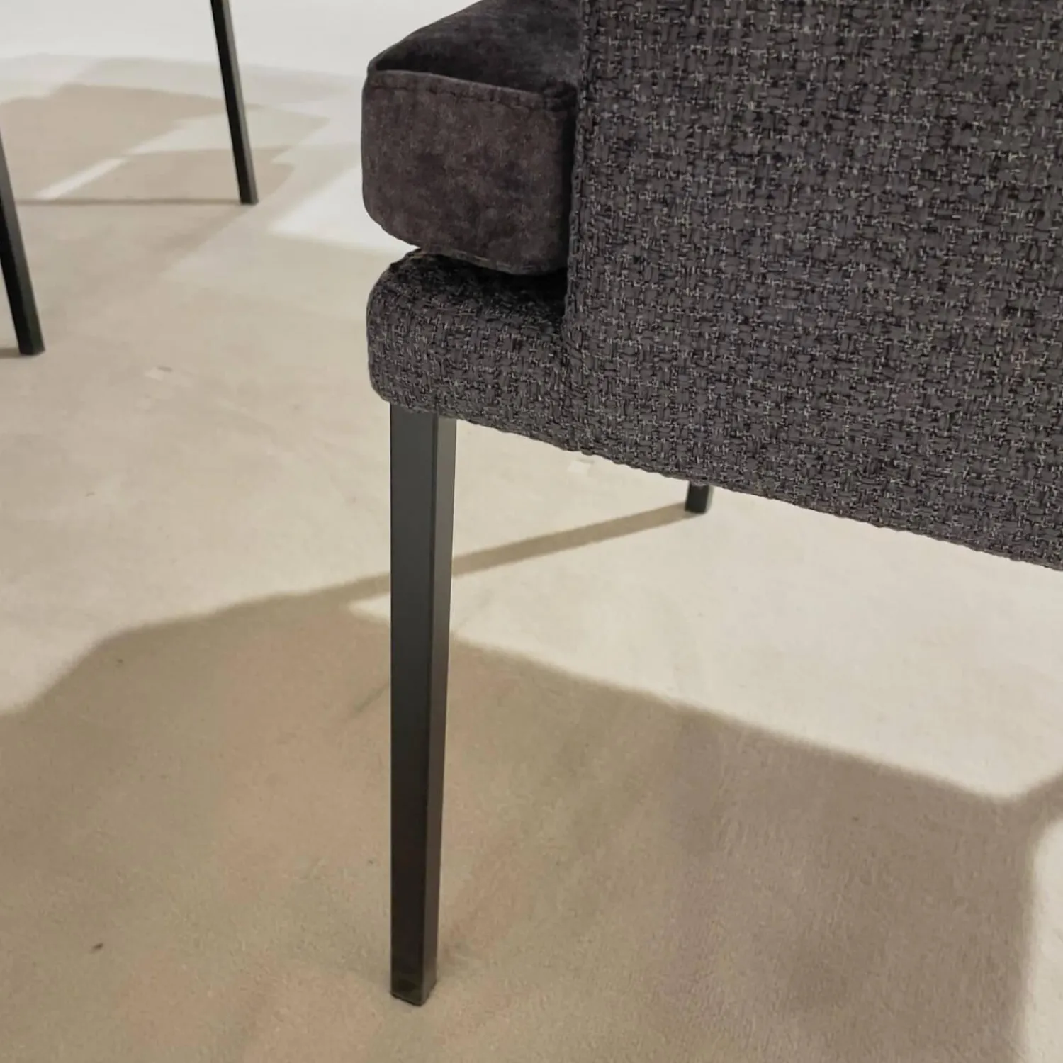 Wöstmann Stuhlsets|6er Set Sina 3 Bezug Stoff Forza Dark Grey 12305 Grau Metallgestell Schwarz Strukturgepulvert