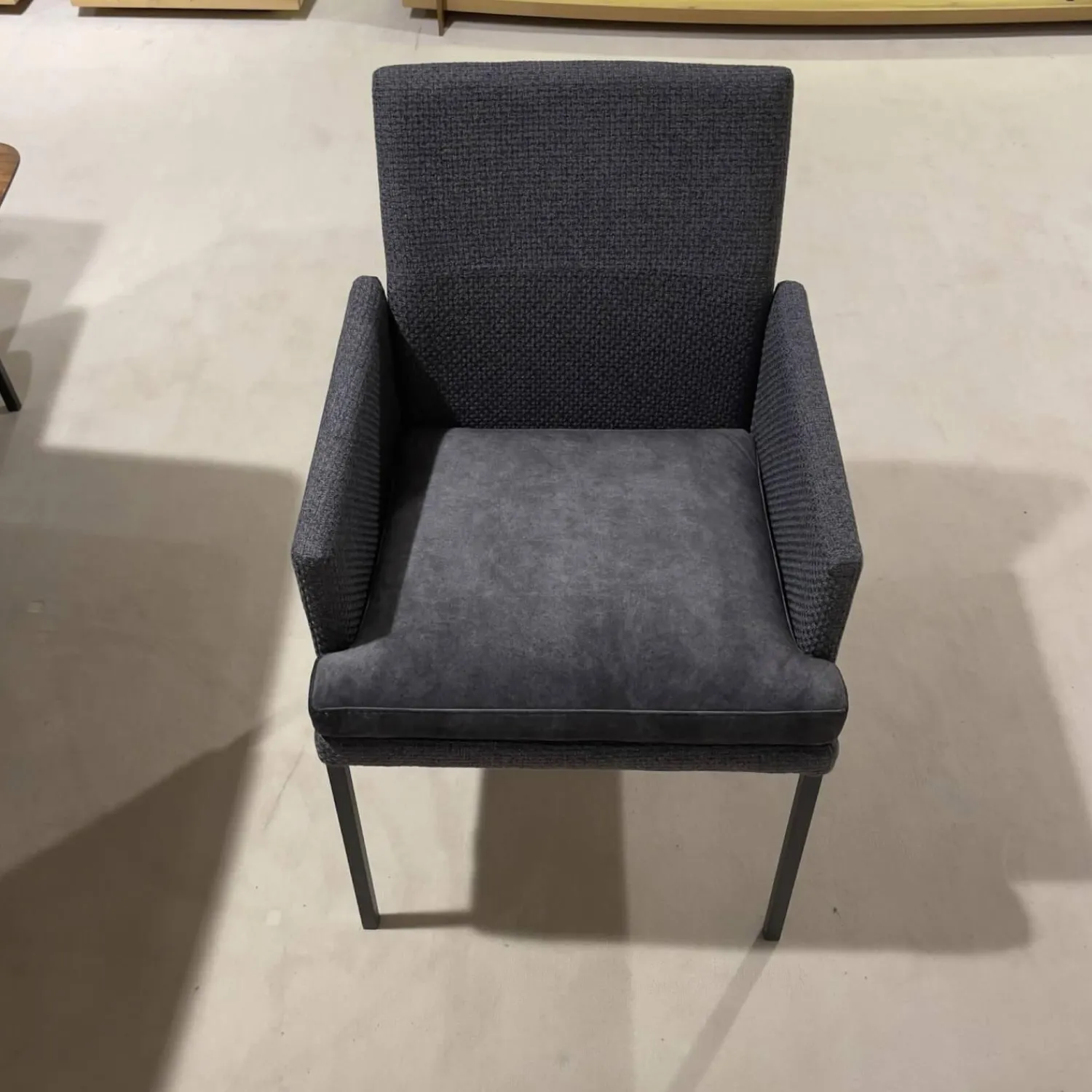 Wöstmann Stuhlsets|6er Set Sina 3 Bezug Stoff Forza Dark Grey 12305 Grau Metallgestell Schwarz Strukturgepulvert