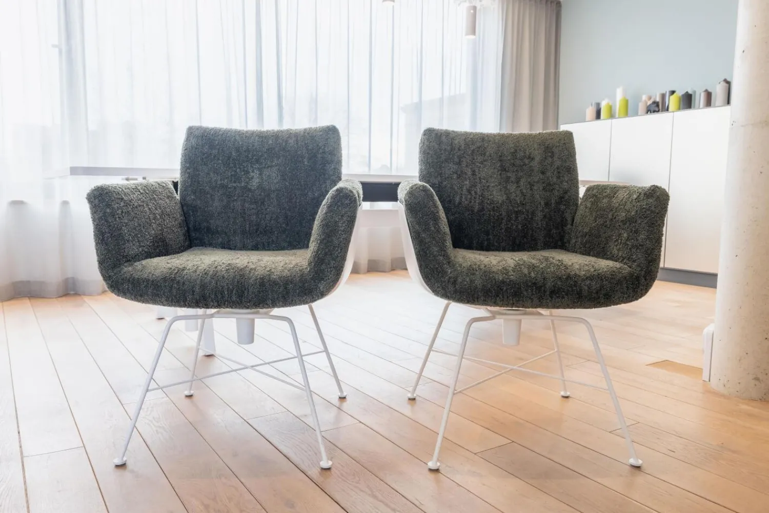 COR Stuhlsets|2er Set Stuhl Alvo Stoff 9042 Tannengrün Grün Gestell Schneeweiß Pulverbeschichtet