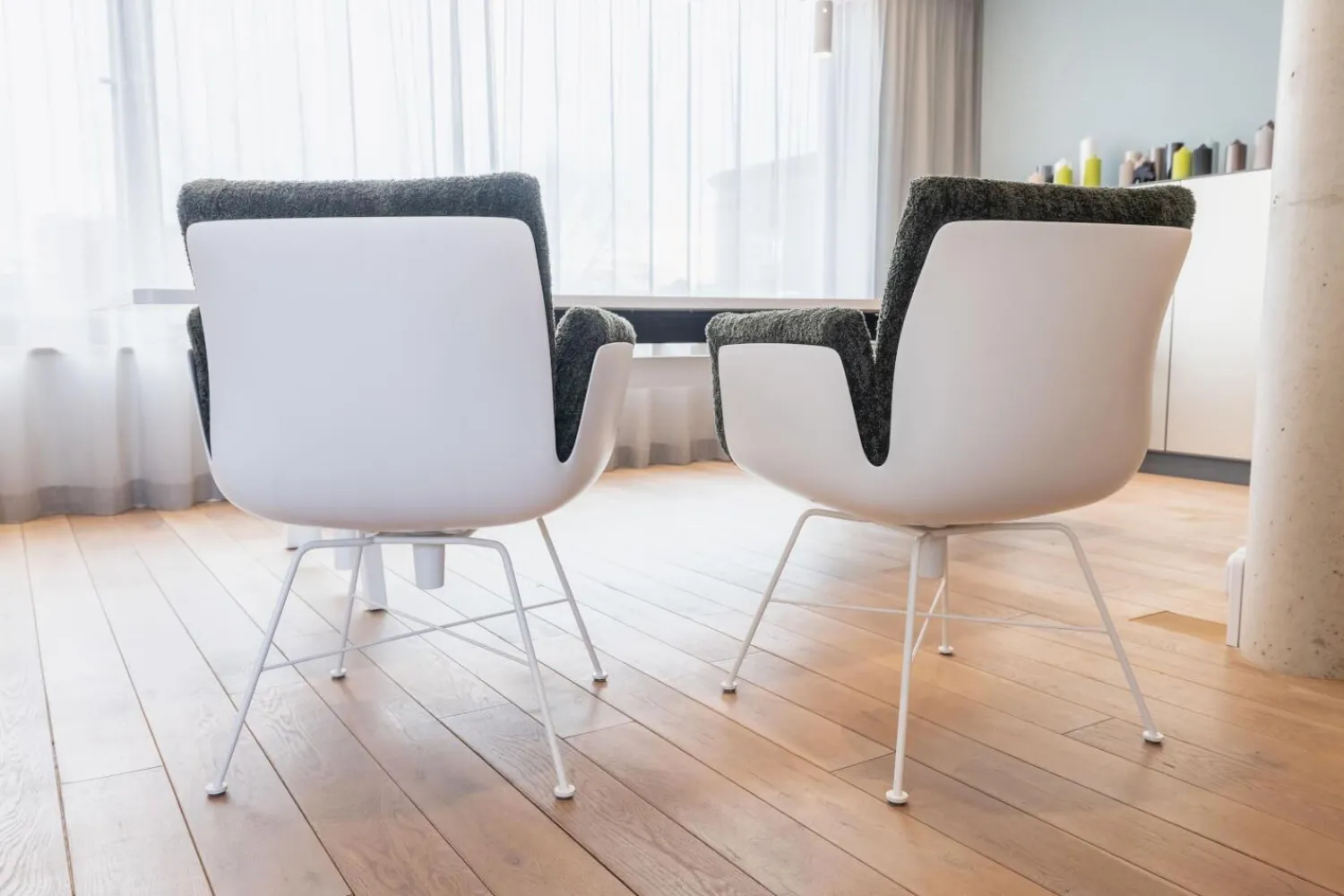 COR Stuhlsets|2er Set Stuhl Alvo Stoff 9042 Tannengrün Grün Gestell Schneeweiß Pulverbeschichtet