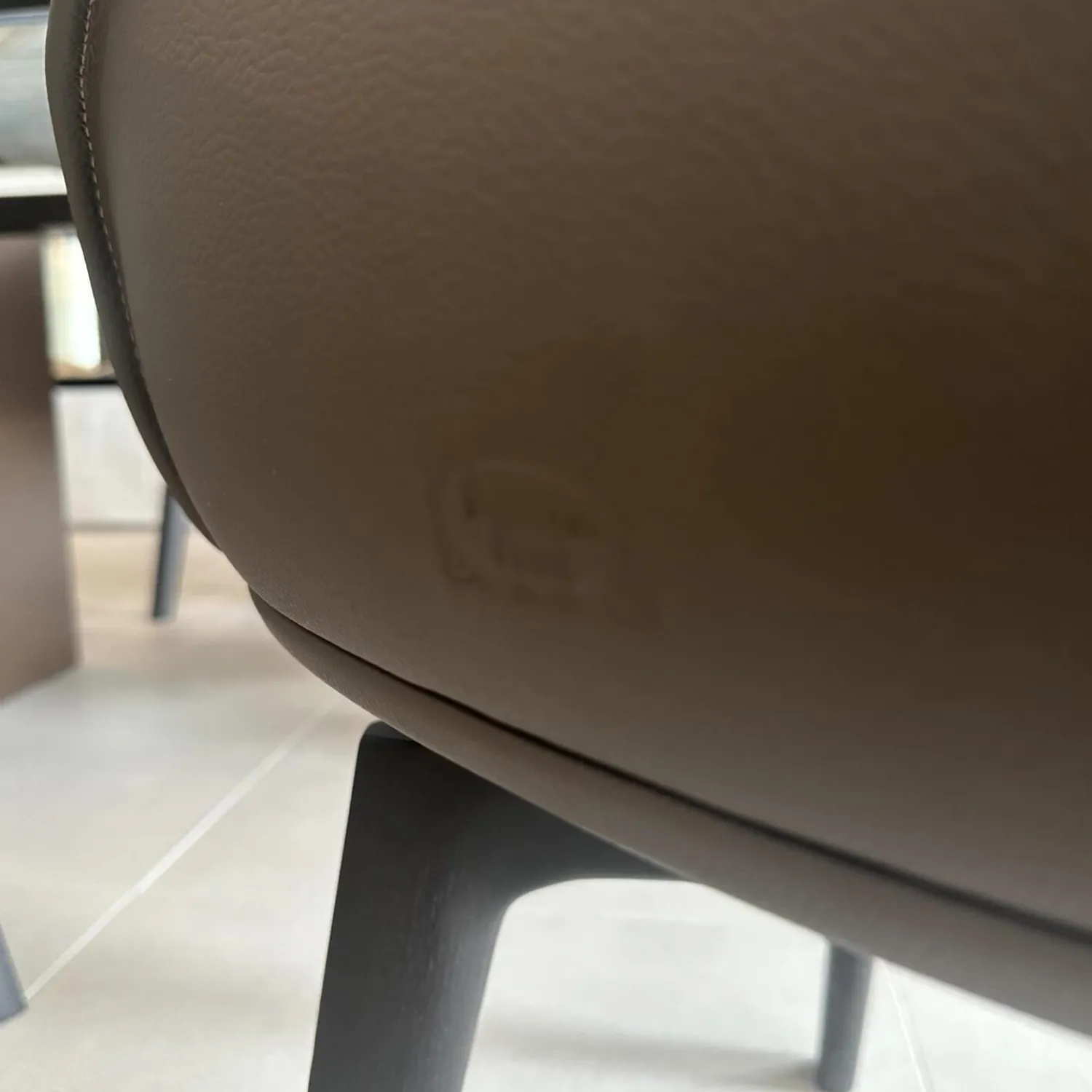 Poltrona Frau Stuhlsets|4er Set Stuhl Archibald Leder Nest Grau Gestell Massivholz Esche Farbig Gebeizt Schwarz Drehbar