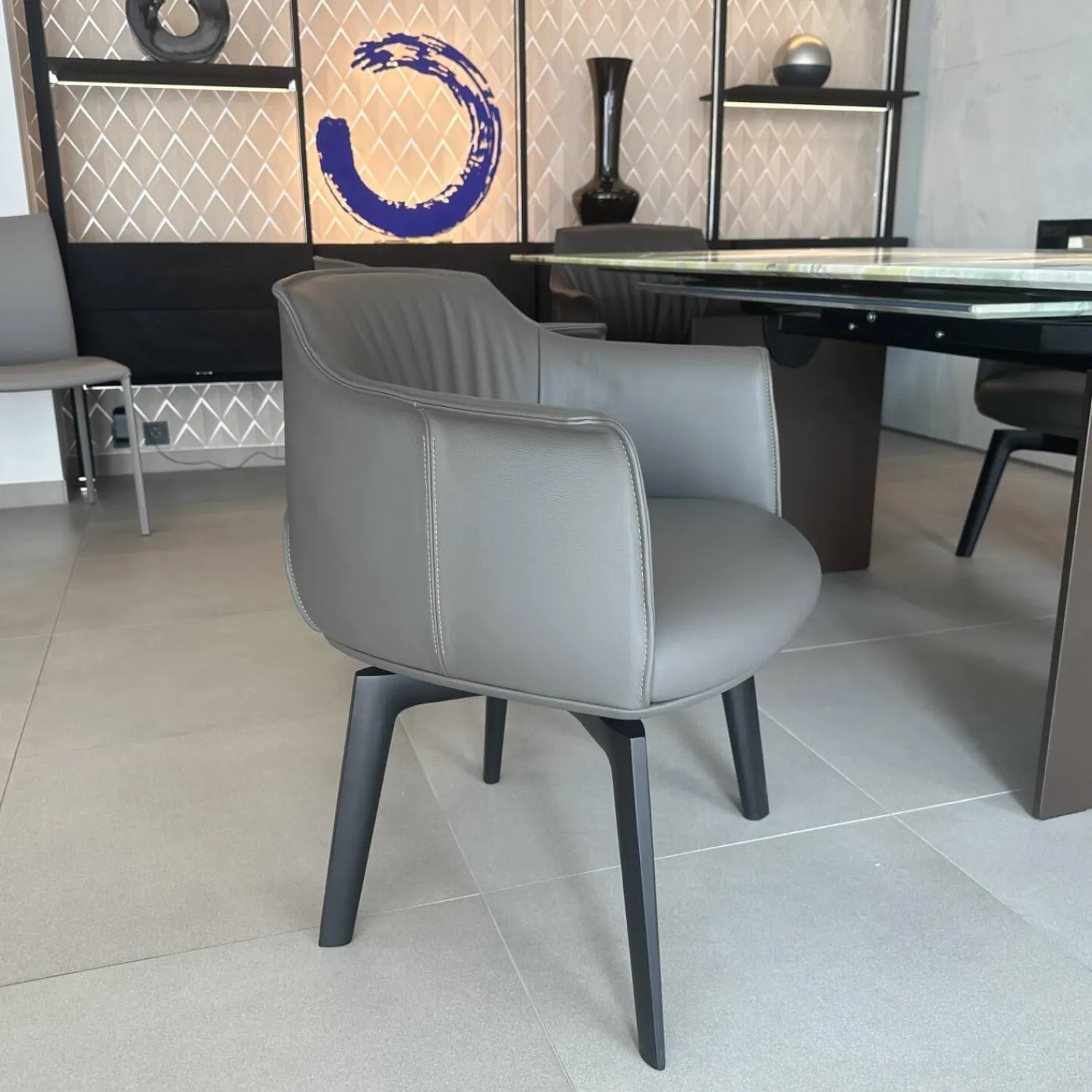 Poltrona Frau Stuhlsets|4er Set Stuhl Archibald Leder Nest Grau Gestell Massivholz Esche Farbig Gebeizt Schwarz Drehbar