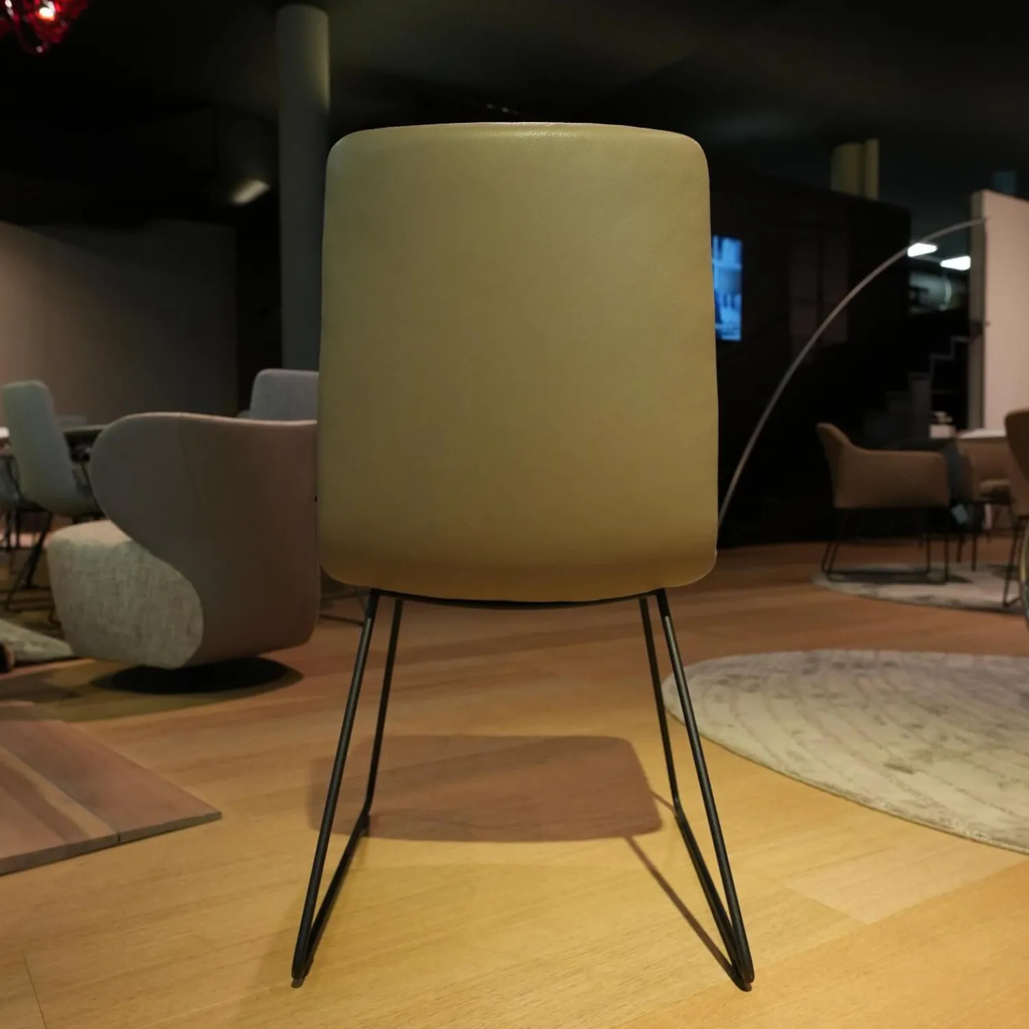 KFF Stuhlsets|2er Set Stuhl Arva Light Leder Sauvage Schlammgrau 8103 Braun Grau Drahtkufengestell Struktur Schwarz M02