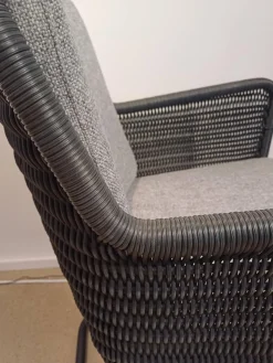 Tecta Stuhlsets|4er Set Stuhl D43 Armlehner Stoff Hallingdal Fb 130 Anthrazit Geflecht Anthrazit Gestell Schwarz Pulverbeschichtet