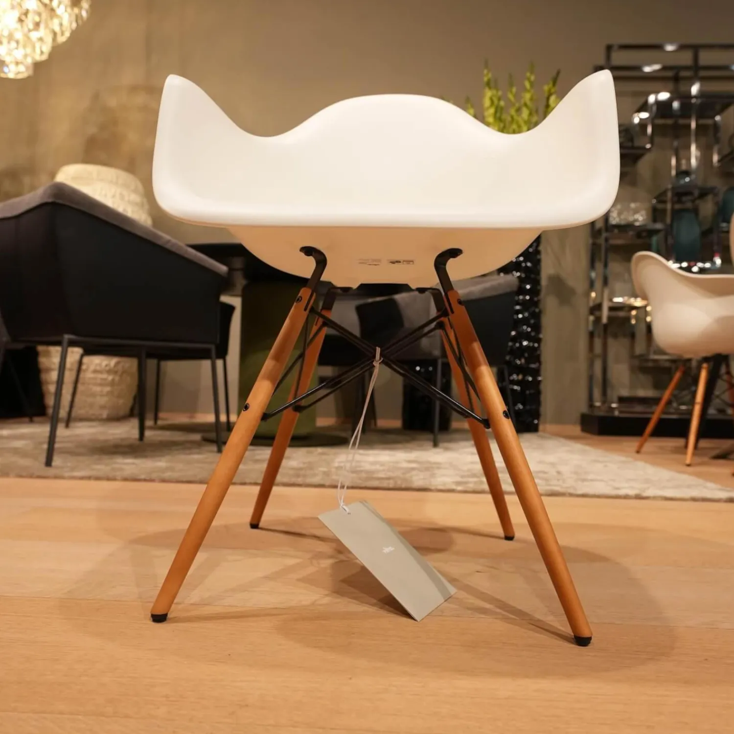 Vitra Stuhlsets|6er Set Stuhl Eames Plastic Armchair DAW Polypropylen Weiß Holzuntergestell Ahorn Gelblich Mit Verstrebungen