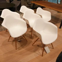 Vitra Stuhlsets|6er Set Stuhl Eames Plastic Armchair DAW Polypropylen Weiß Holzuntergestell Ahorn Gelblich Mit Verstrebungen