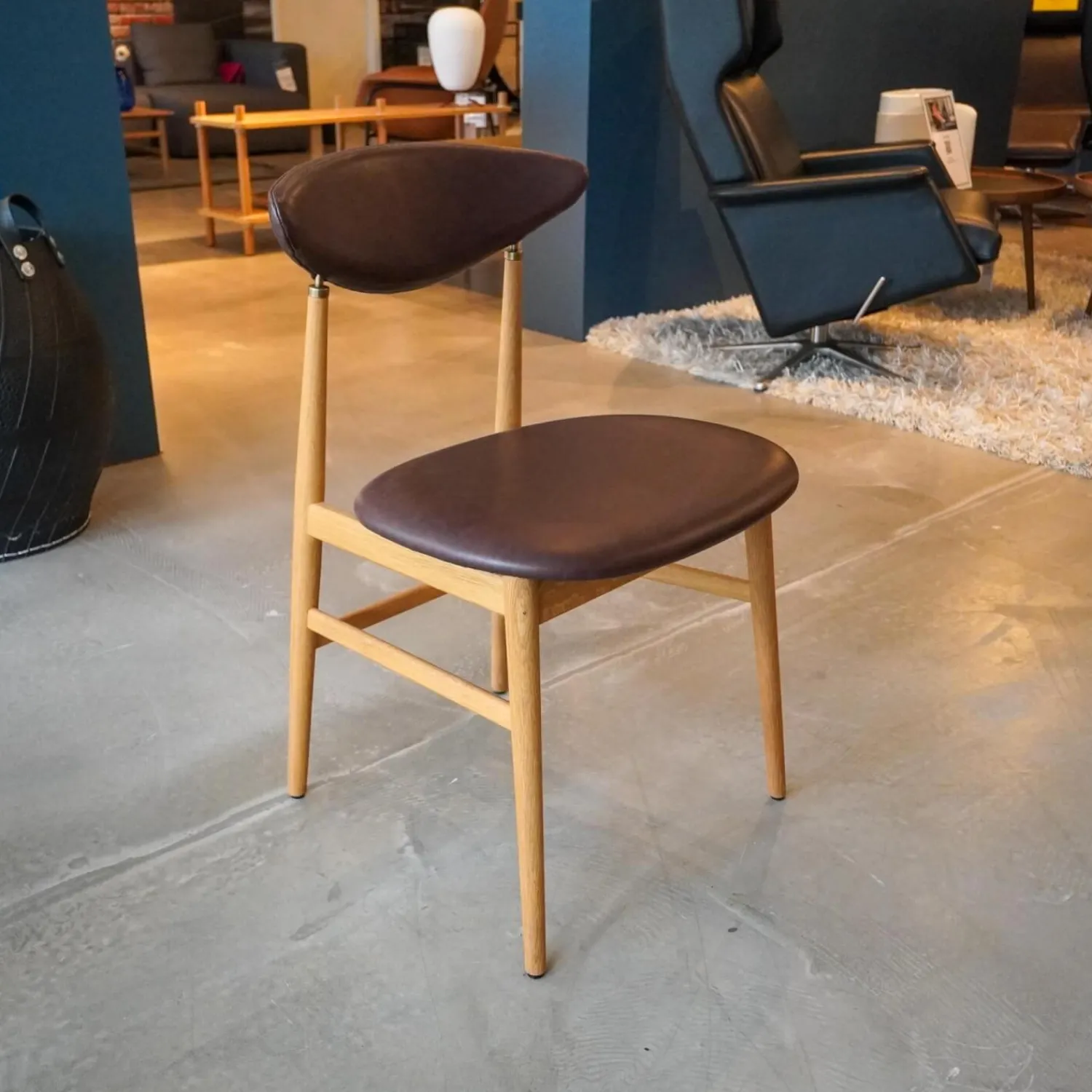 Gubi Stuhlsets|6er Set Stuhl Gent Leder Kastanienbraun Gestell Eiche Geölt