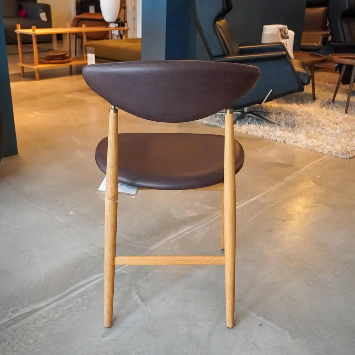 Gubi Stuhlsets|6er Set Stuhl Gent Leder Kastanienbraun Gestell Eiche Geölt