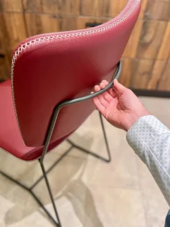 Contur Stuhlsets|4er Set Stuhl Gubio Echtleder Azalee Rot Schlittengestell Umbragrau Grau Ziernaht Kreuzstich Naturell Weiß