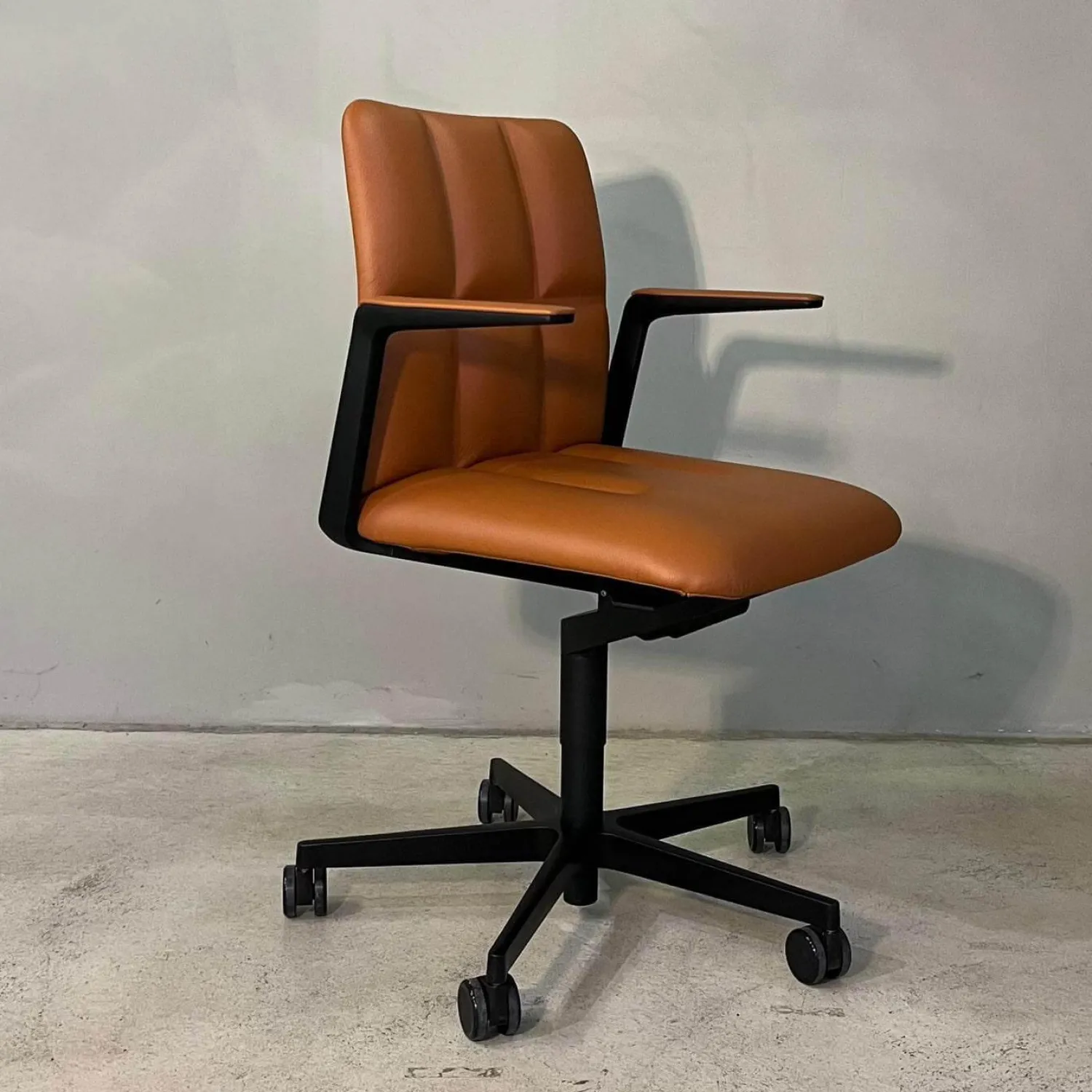 Walter Knoll Bürostühle|Stuhlsets|4er Set Stuhl Leadchair Management Leder Napoli Cognac Braun Gestell Schwarz Matt Pulverbeschichtet Füße Rollen Schwarz