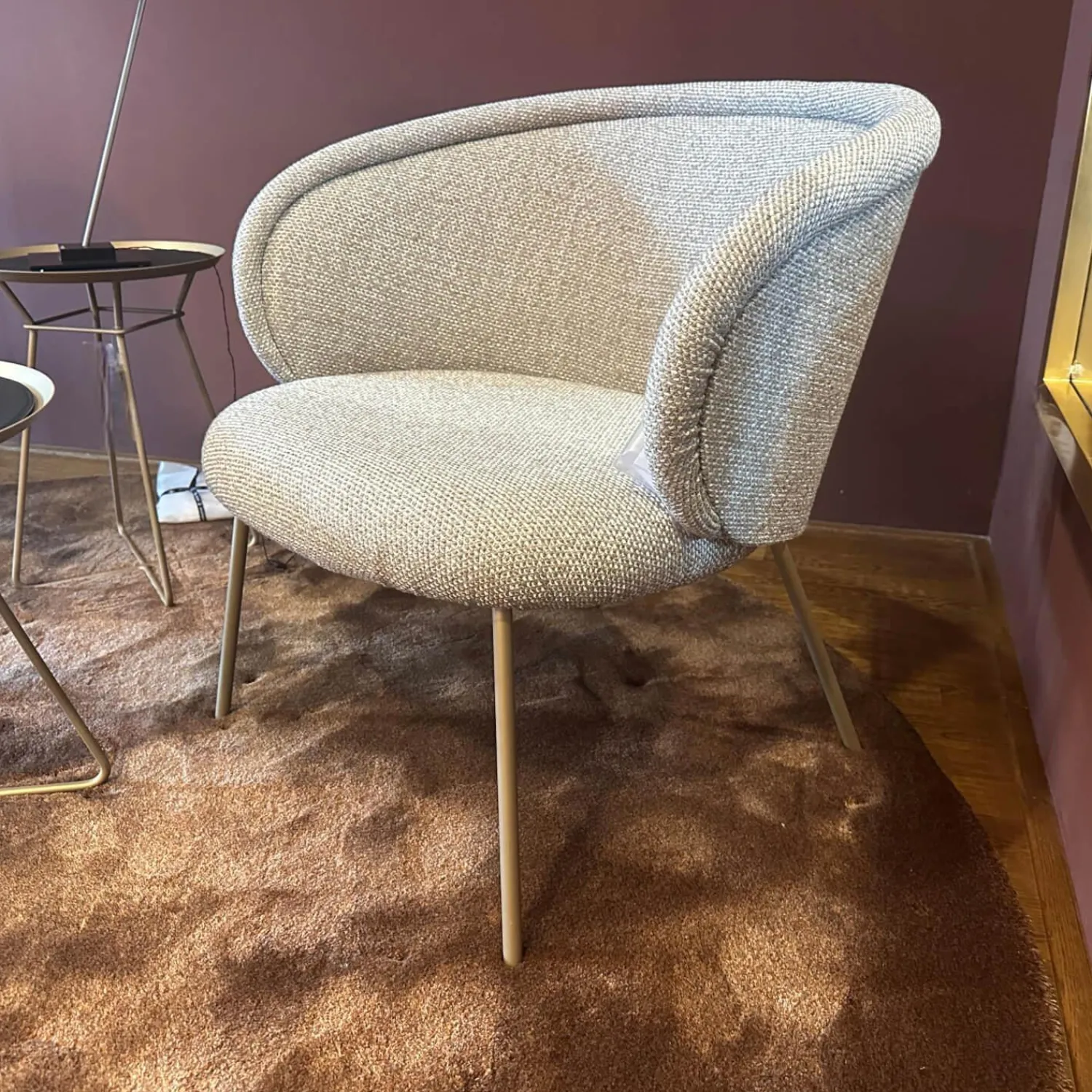 Freifrau Stuhlsets|2er Set Stuhl Ona Cocktail Stoff Sahco Safire 0004 Grau Gestell Stahl Messing Grau