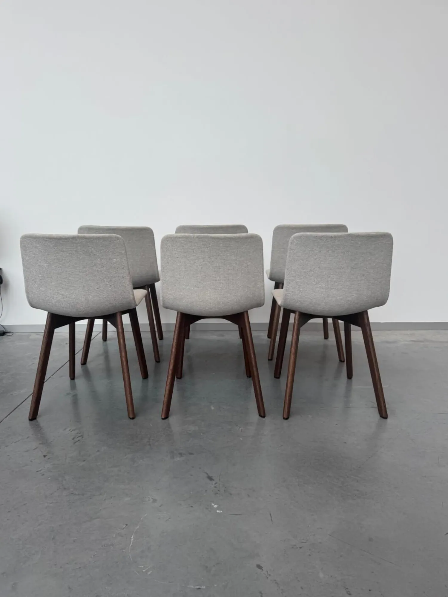 Fredericia Stuhlsets|6er Set Stuhl Pato Stoff Kvadrat Clay 0012 Grau Gestell Geräucherte Eiche Gebeizt Und Lackiert Mit Gleitern