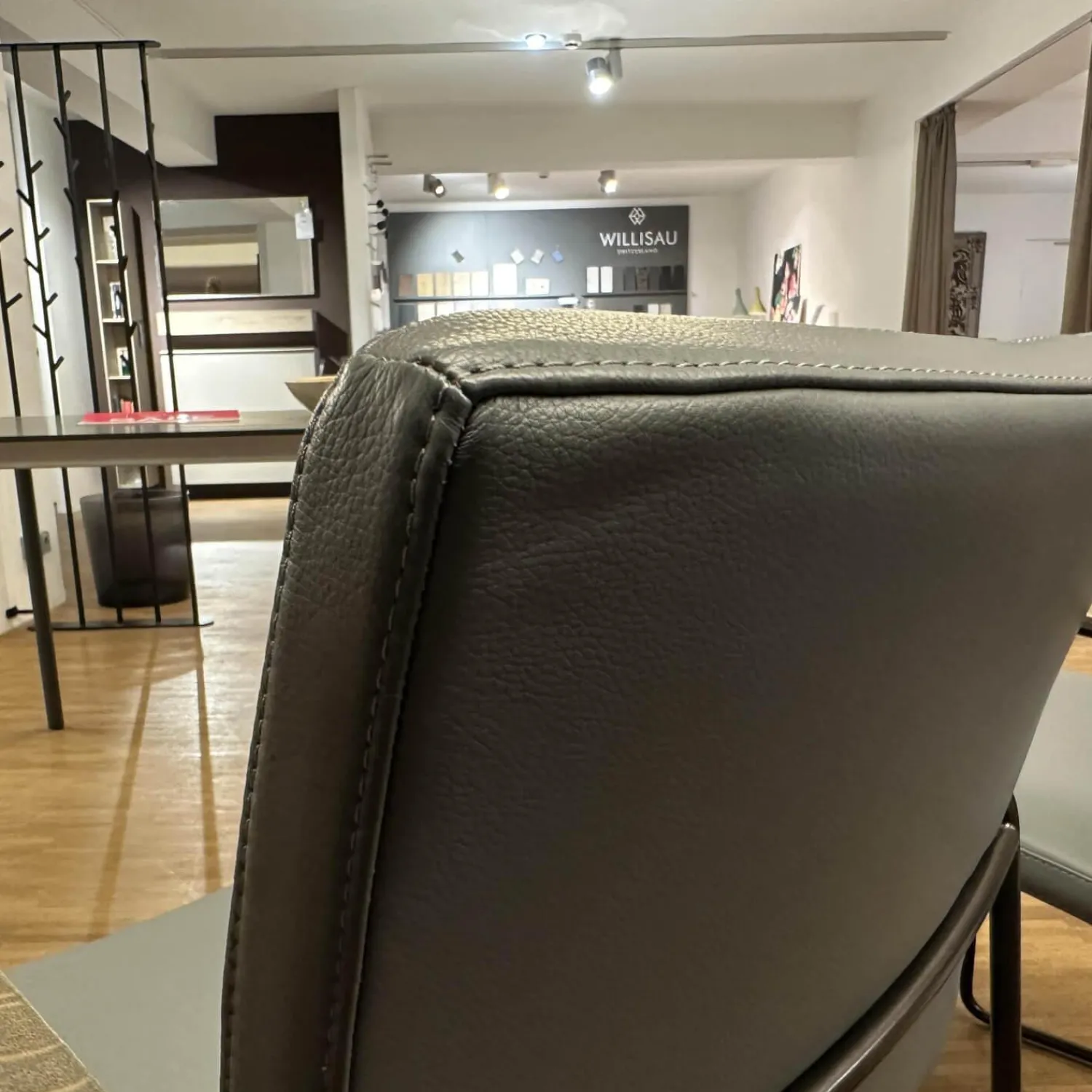 Leolux Stuhlsets|4er Set Stuhl Talos Bezug Leder Ceras 3190 Dew Blau Armlehne Eiche M4500 Pine Grey Grau Matt Gestell Epoxy E2200 Nuit Schwarz