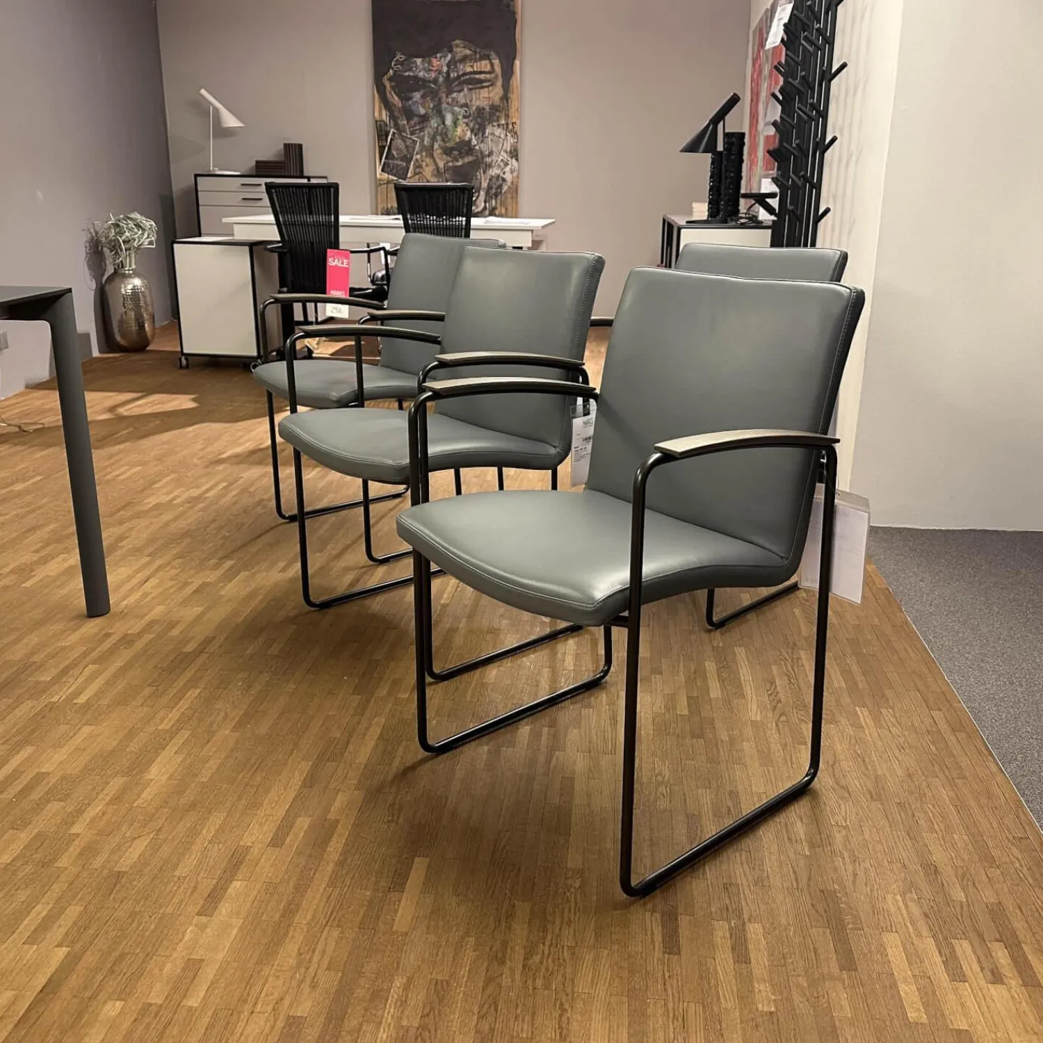 Leolux Stuhlsets|4er Set Stuhl Talos Bezug Leder Ceras 3190 Dew Blau Armlehne Eiche M4500 Pine Grey Grau Matt Gestell Epoxy E2200 Nuit Schwarz