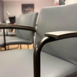 Leolux Stuhlsets|4er Set Stuhl Talos Bezug Leder Ceras 3190 Dew Blau Armlehne Eiche M4500 Pine Grey Grau Matt Gestell Epoxy E2200 Nuit Schwarz