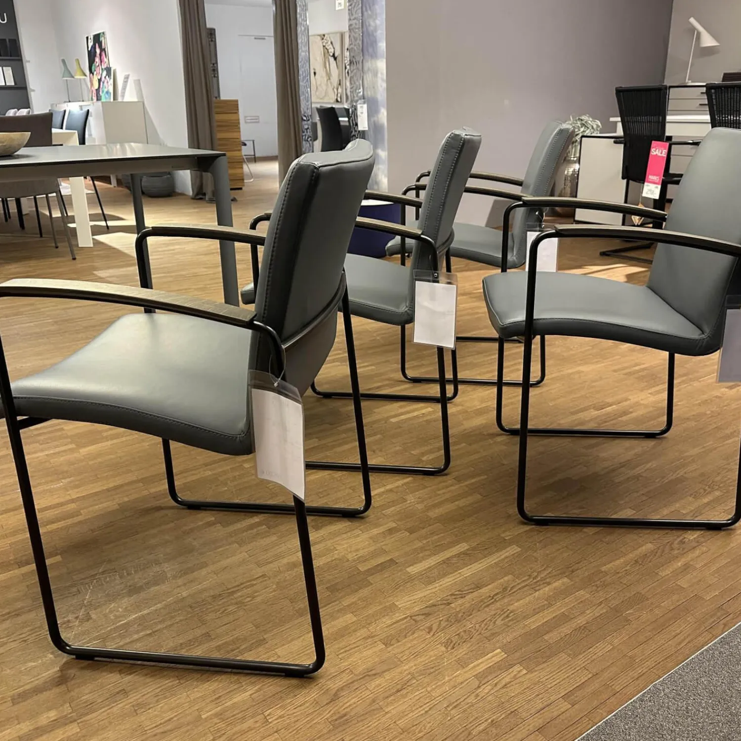 Leolux Stuhlsets|4er Set Stuhl Talos Bezug Leder Ceras 3190 Dew Blau Armlehne Eiche M4500 Pine Grey Grau Matt Gestell Epoxy E2200 Nuit Schwarz