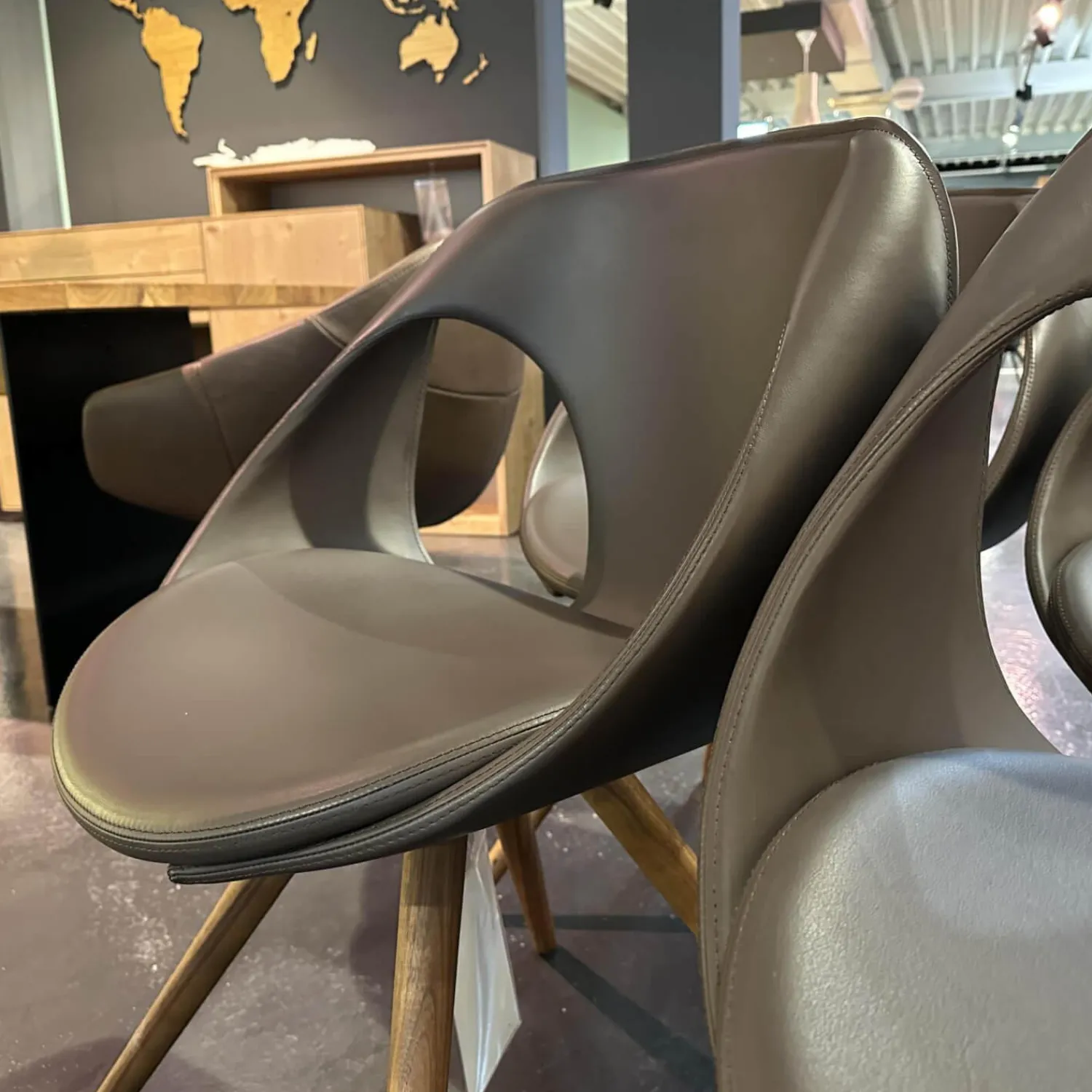 Tonon Stuhlsets|4-er Set Stuhl UP Leder Tender 602 Braun Holzfüße Nussbaum Geölt