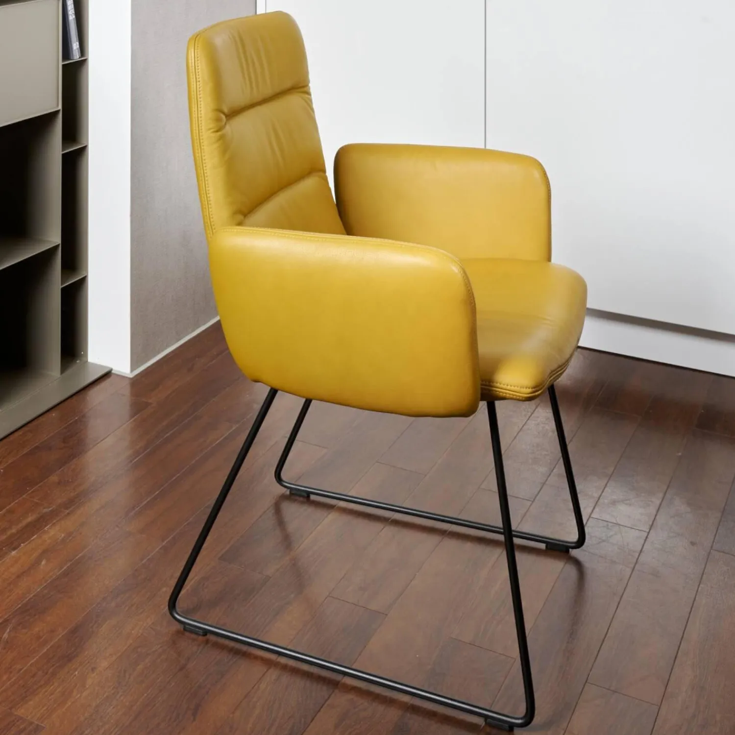 KFF Stuhlsets|2-er Stuhlgruppe Arva Light Mit Armlehne Leder Sauvage Citrin 8118 Drahtkufe Schwarz