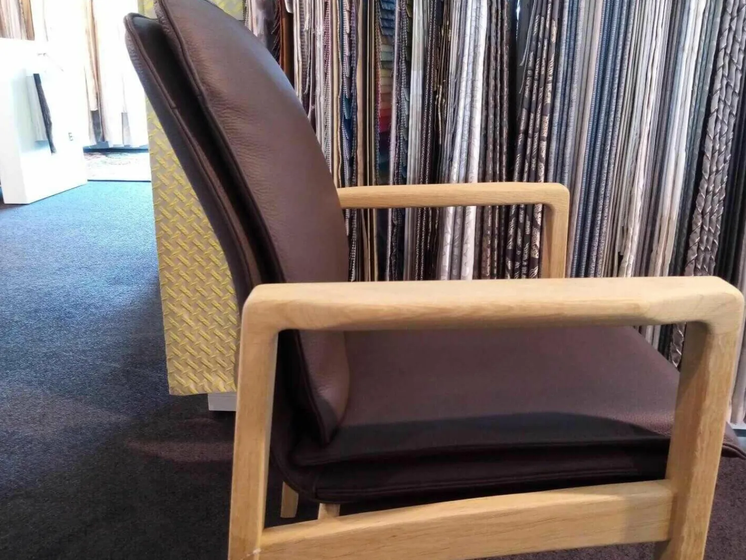 Dyrlund Stuhlsets|4er-Set Armlehnstühle Leder 508 Dark Brown Gestell Lackiert