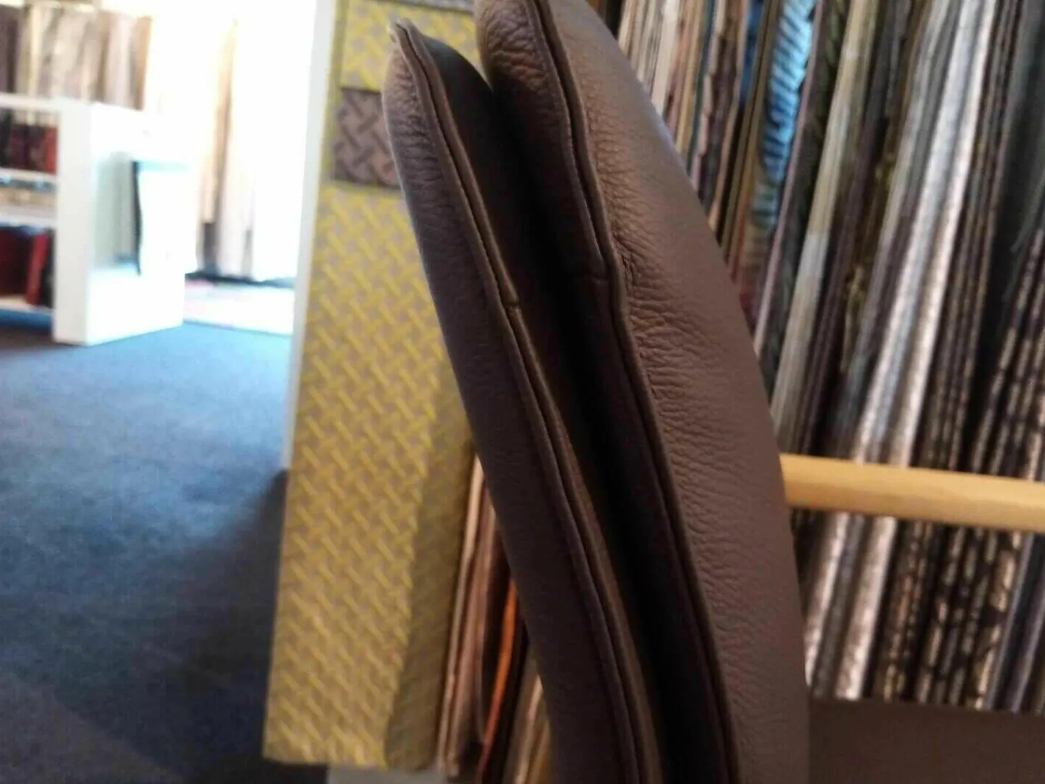 Dyrlund Stuhlsets|4er-Set Armlehnstühle Leder 508 Dark Brown Gestell Lackiert