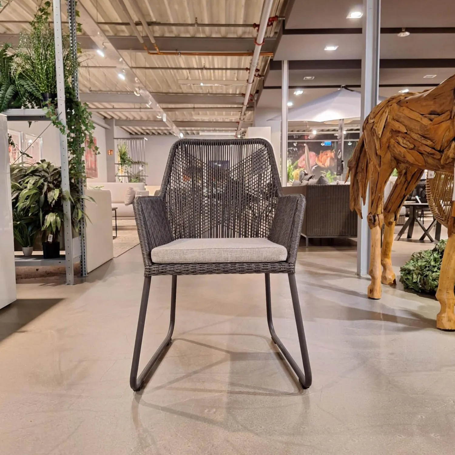 Sit Mobilia Gartenstühle|4er-Set Armlehnstuhl Allanis Bezug Stoff Copacabana White Grey 165 Grau Kufengestell Aluminium Anthrazit