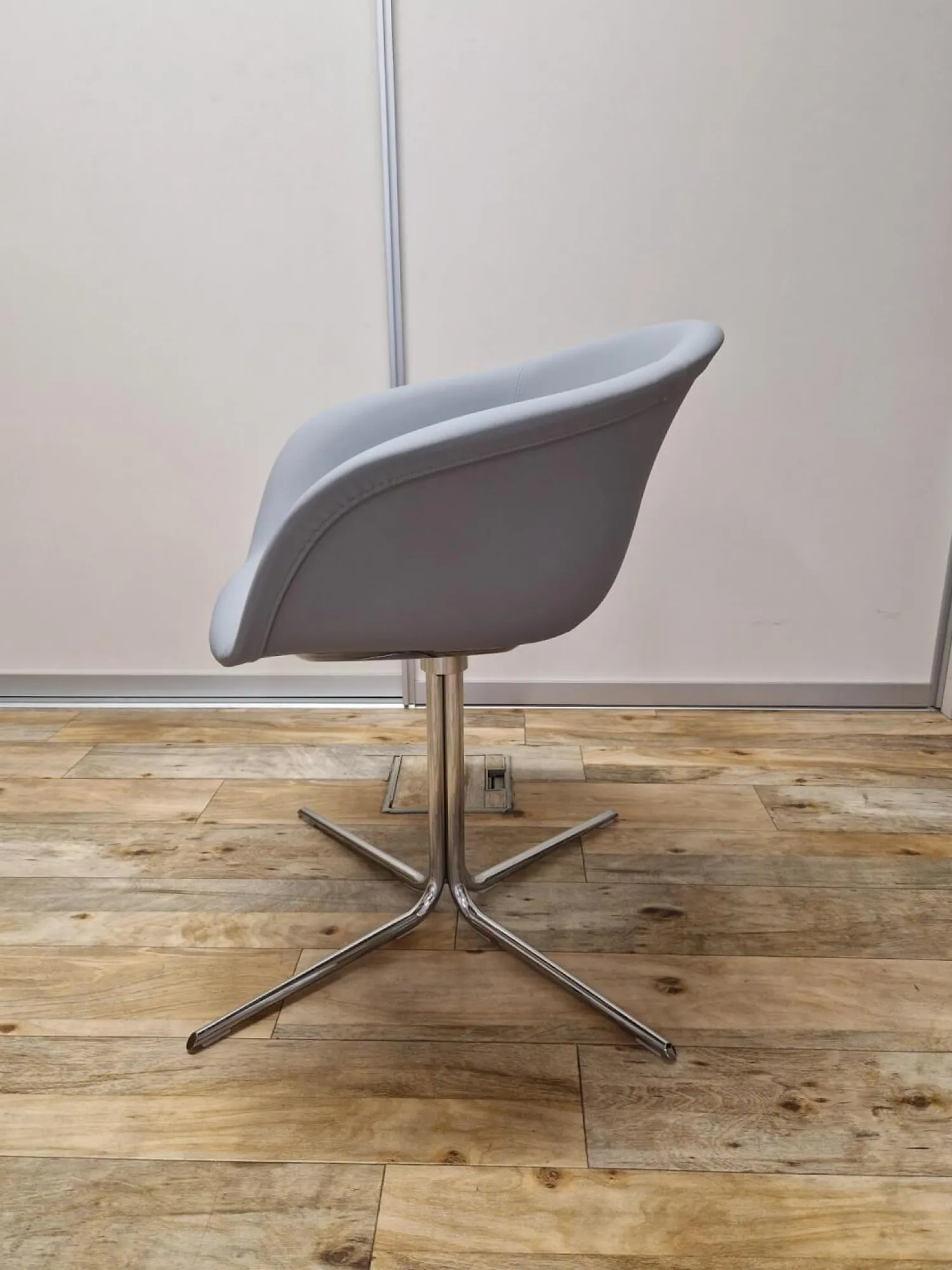 Arper Stuhlsets|6er-Set Armlehnstuhl Duna 02 Kunstleder Valencia Spradling VL04.045 Grau Spinnenfuß Cro Stahl Verchromt Drehbar