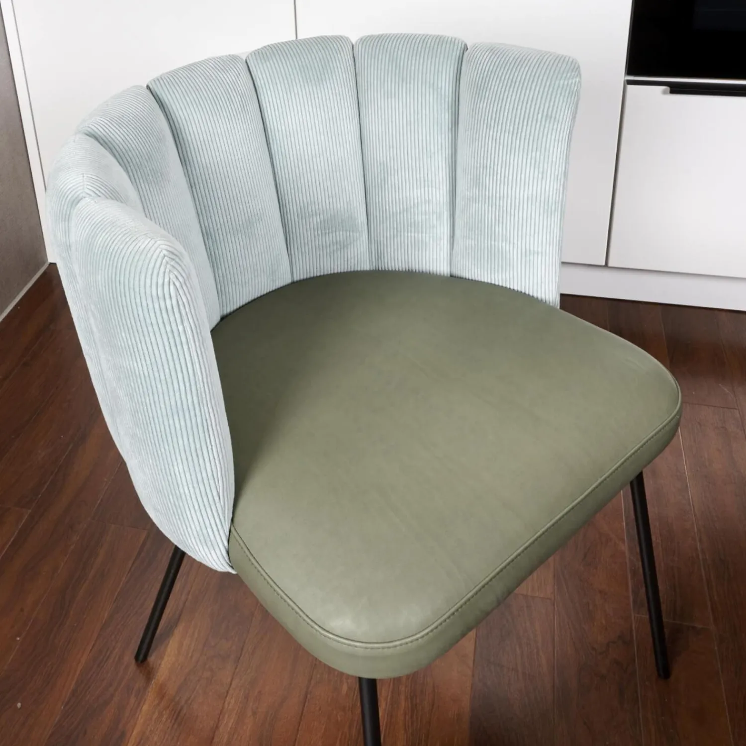 KFF Stuhlsets|2er-Set Armlehnstuhl Gaia Rundrohrgestell Bezug Rücken Stoff Lisboa Farbe 18 Sitz Leder Silk Dark Olive