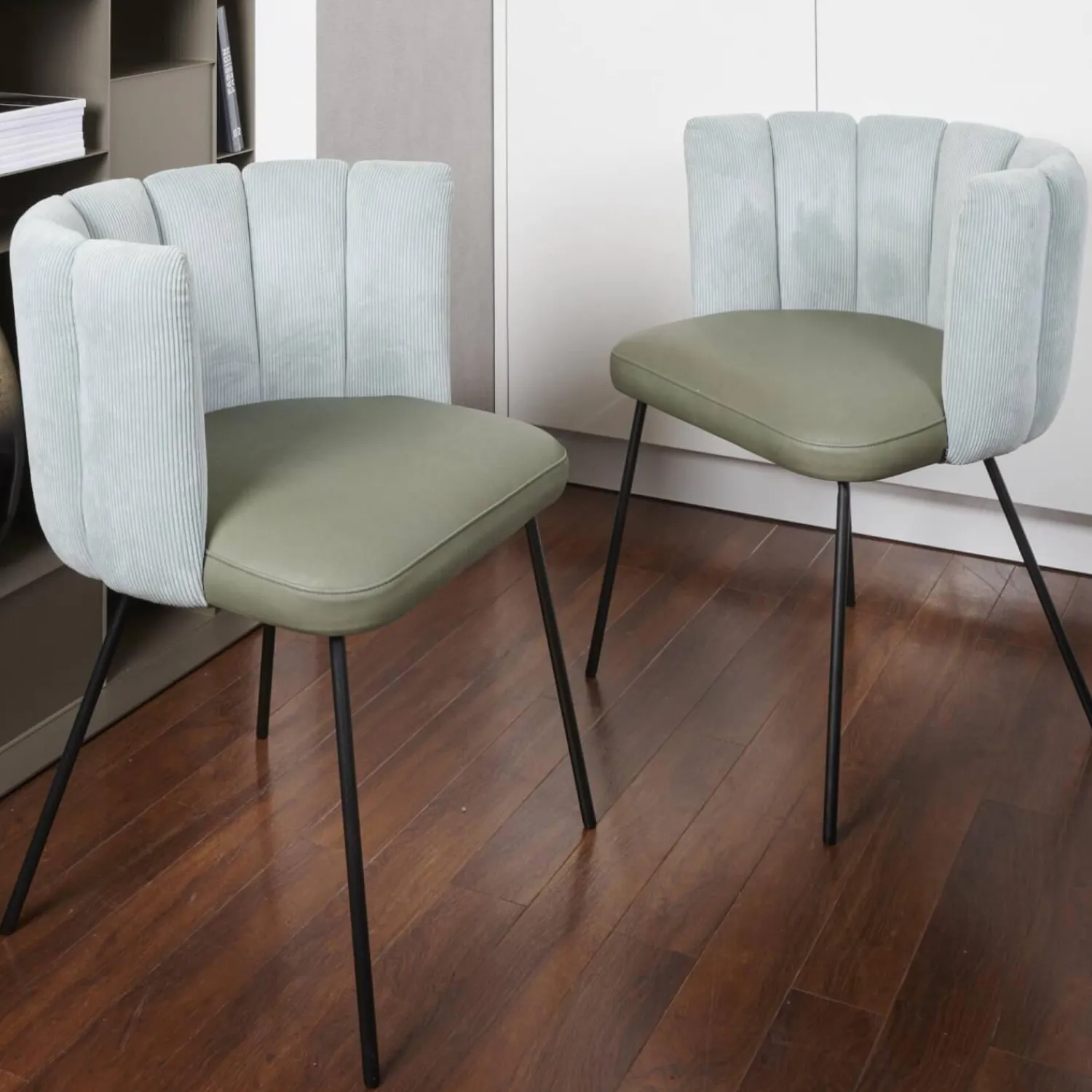 KFF Stuhlsets|2er-Set Armlehnstuhl Gaia Rundrohrgestell Bezug Rücken Stoff Lisboa Farbe 18 Sitz Leder Silk Dark Olive