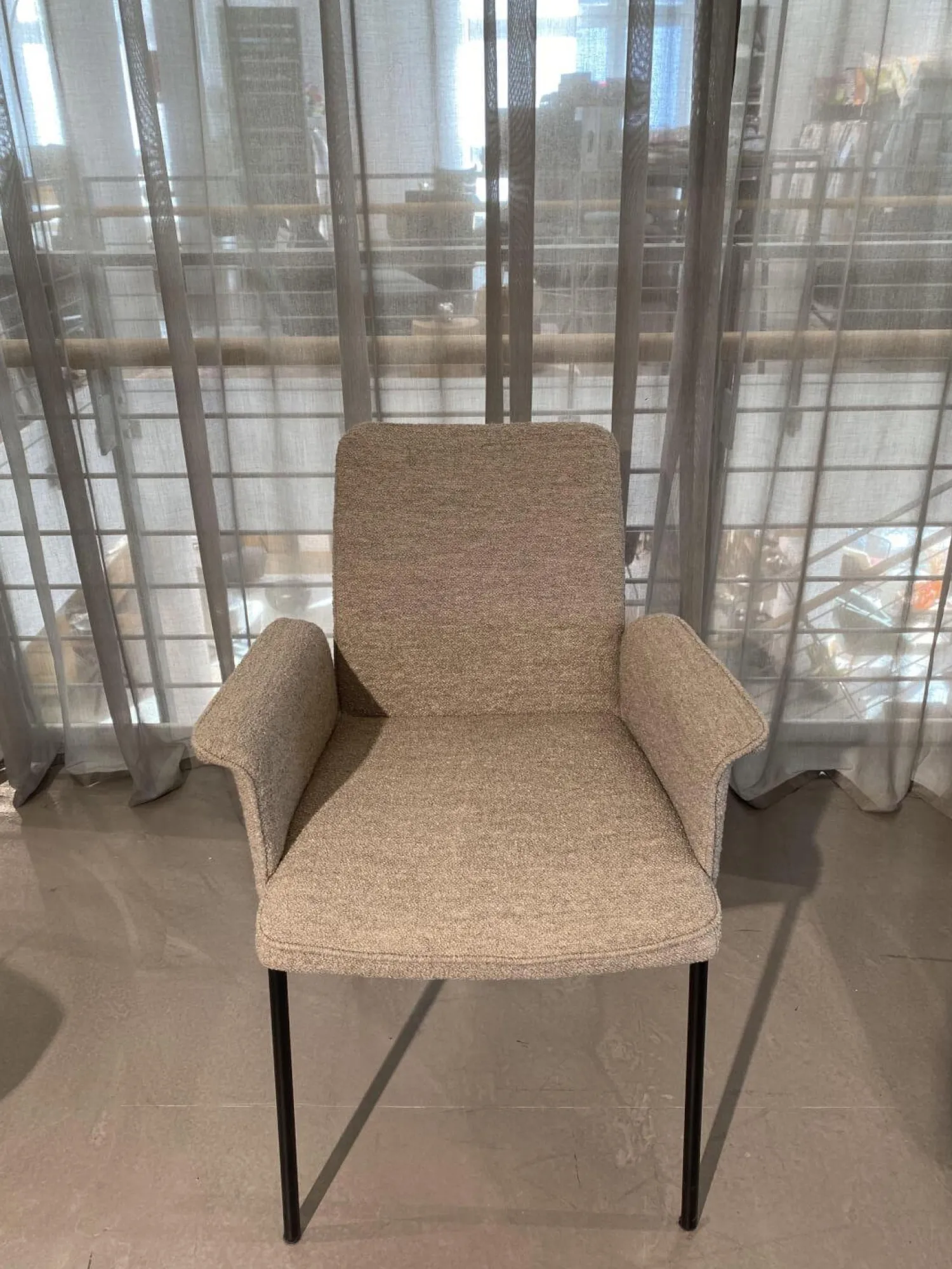 Christine Kröncke Stuhlsets|4er-Set Armlehnstuhl Jaro 200 Stoff 071 Ash Beige Grau Gestell Schwarz Gepulvert