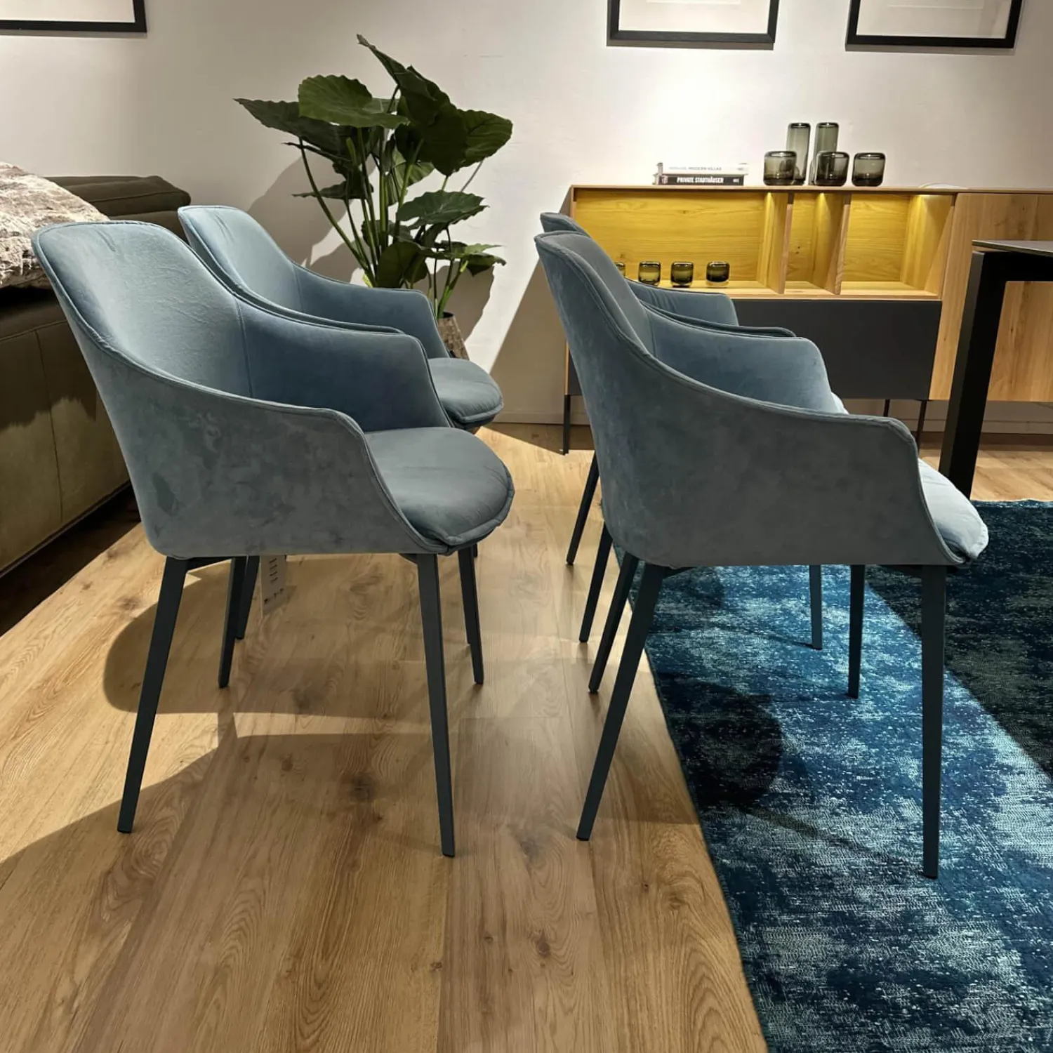 Mobliberica Stuhlsets|4er-Set Armlehnstuhl Kedua 4061 Bezug Stoff Bel-321 A Blau Metallfuß Dreieckig Petrol Dunkelblau